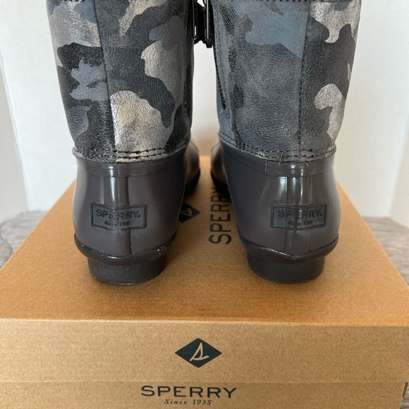 Like new! Sperry Saltwater Met Camo silver. Size 6.5 - Picture 5 of 7